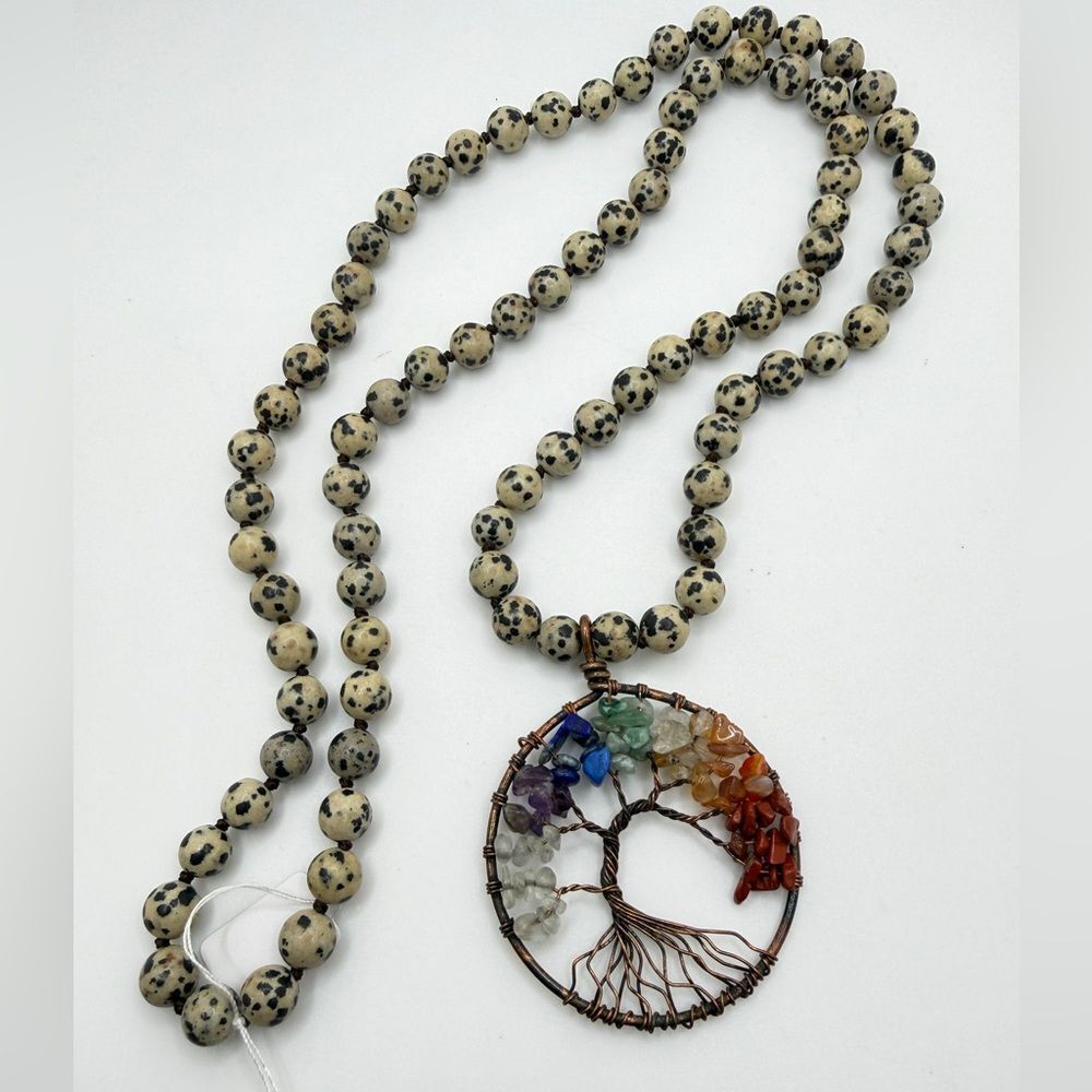 32.5” Genuine Dalmatian jasper and wire wrapped chips stone necklace!‎